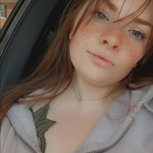 Welcome to my closet // 3 FOR $30 SALE - Picture 3 of 4